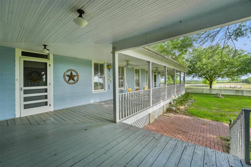 9058 Sam Houston Road Brenham, TX 77833