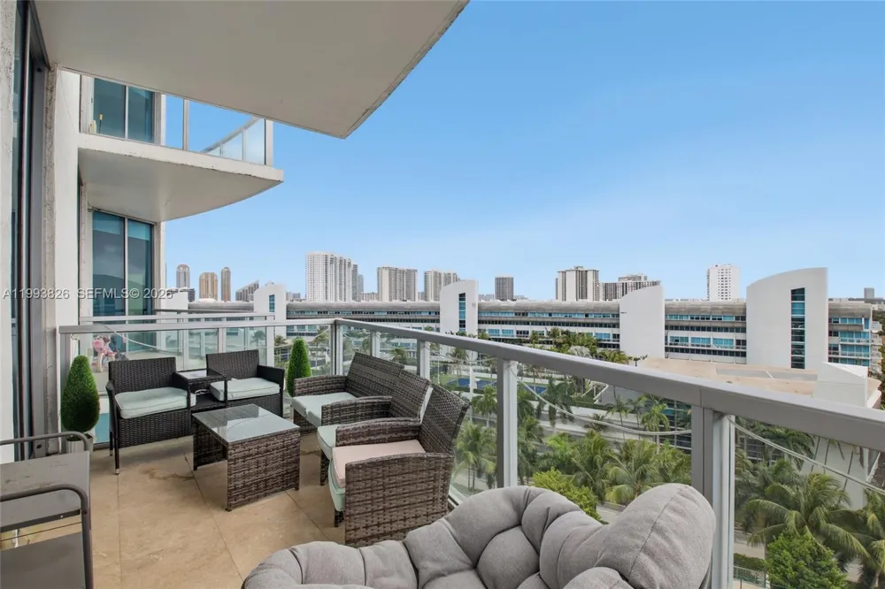 3029 NE 188th St #904 Aventura, FL 33180