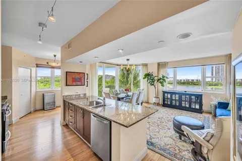 20000 E Country Club Dr #508