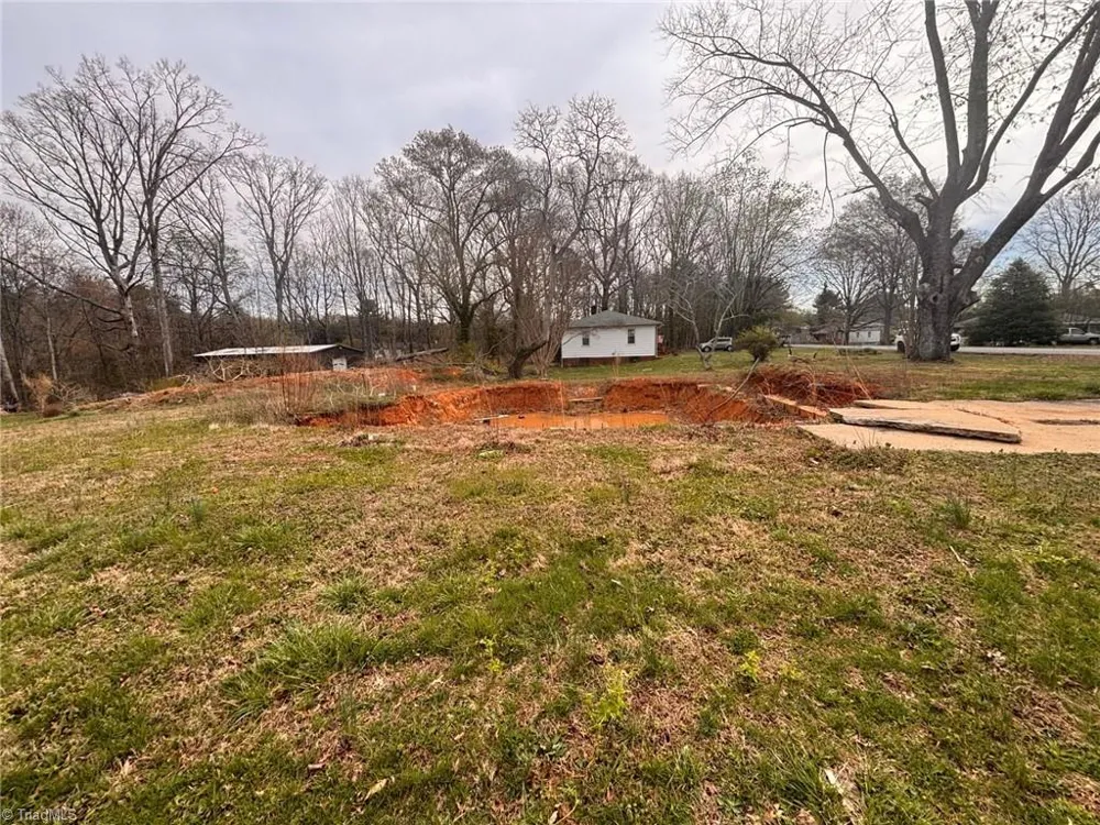 1637 Sanford Drive Winston-Salem, NC 27105