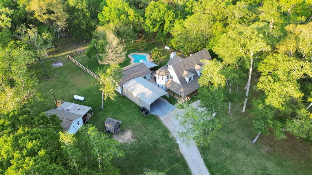 20202 Deer Run Road Damon, TX 77430