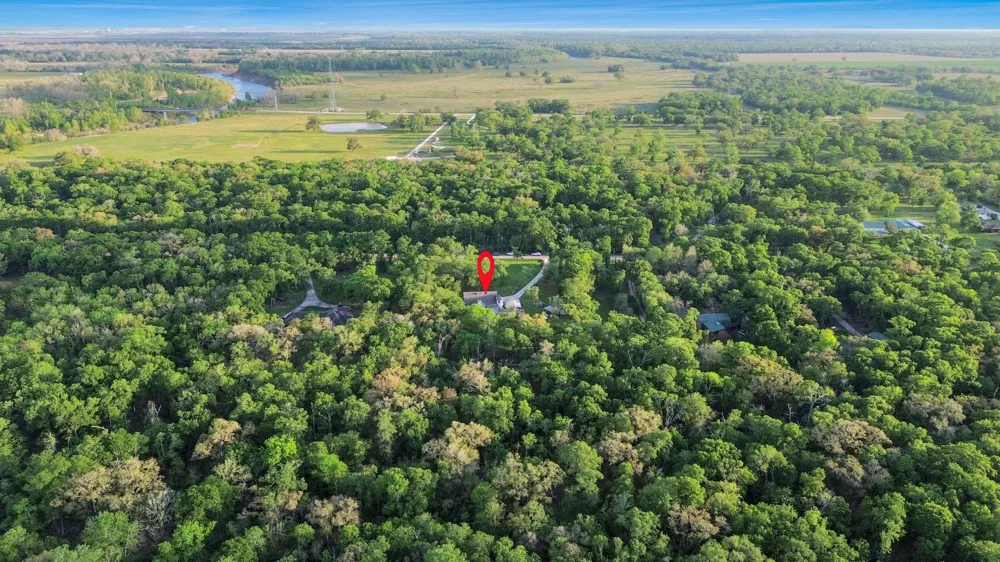 20202 Deer Run Road Damon, TX 77430