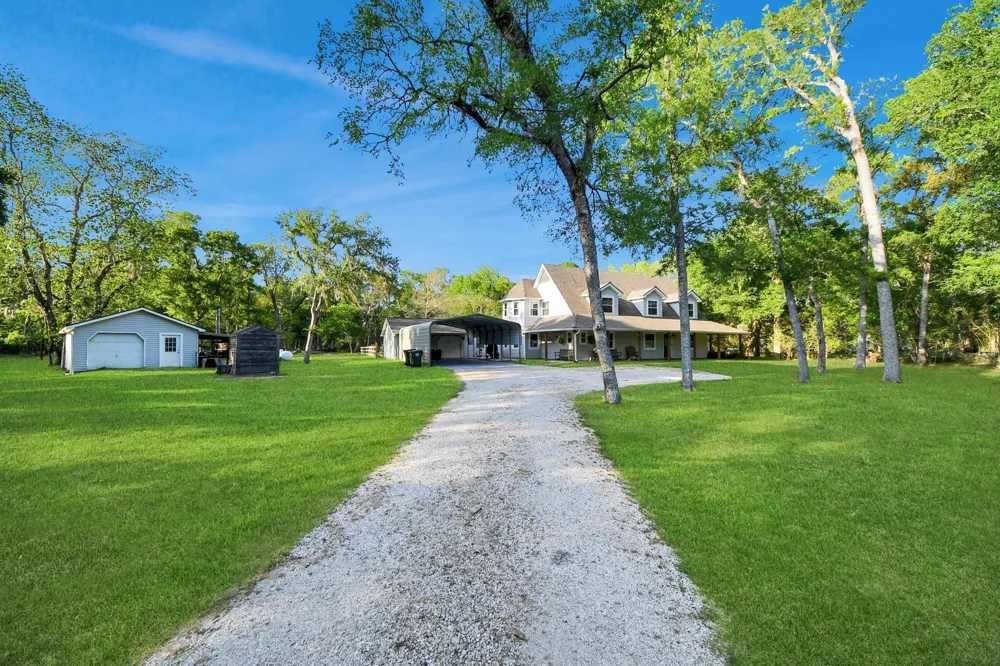 20202 Deer Run Road Damon, TX 77430