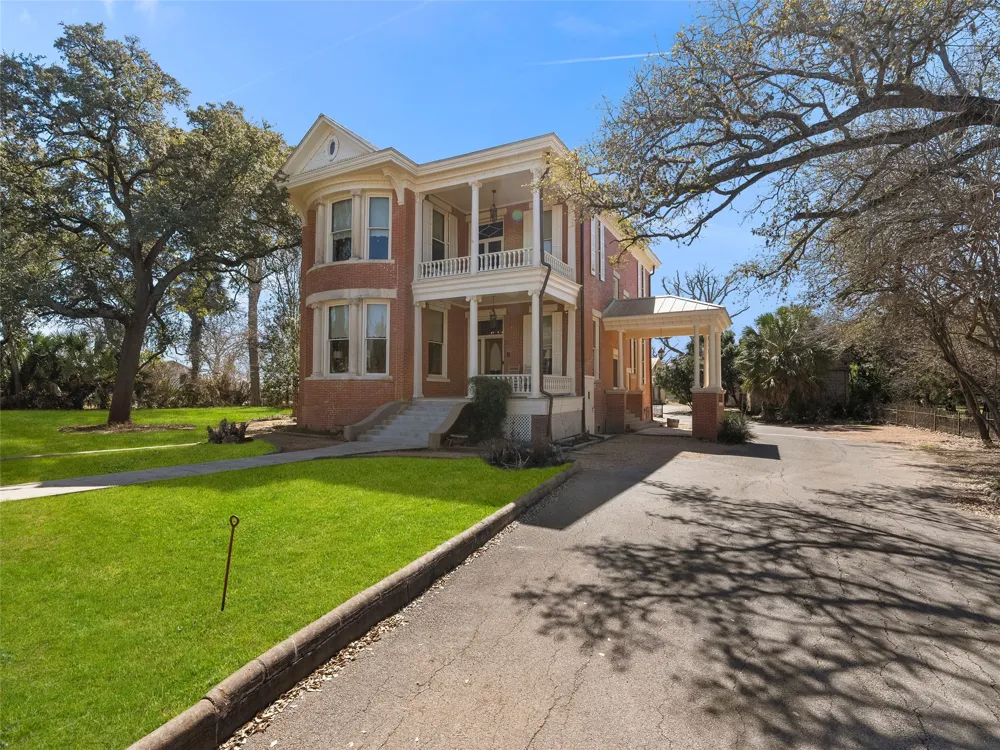 372 Magazine Avenue New Braunfels, TX 78130