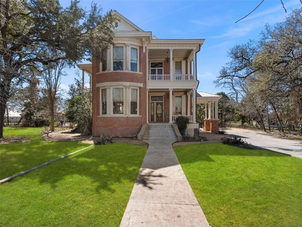 372 Magazine Avenue New Braunfels, TX 78130