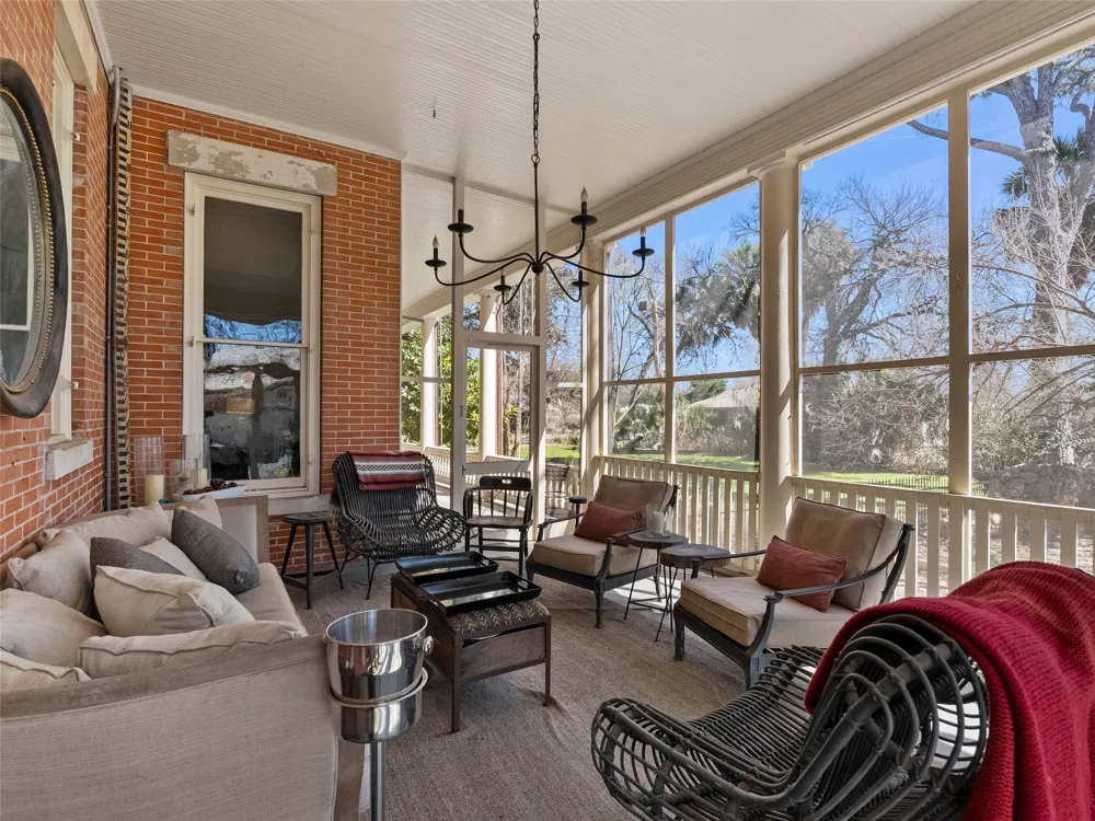 372 Magazine Avenue New Braunfels, TX 78130