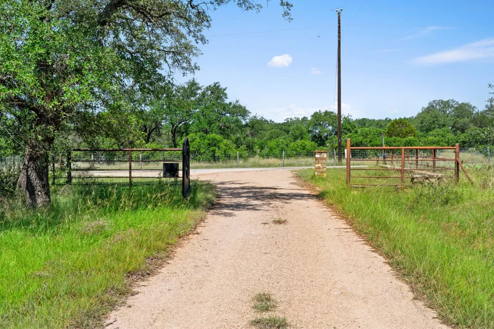 620 Rio Vista Road Johnson City, TX 78636