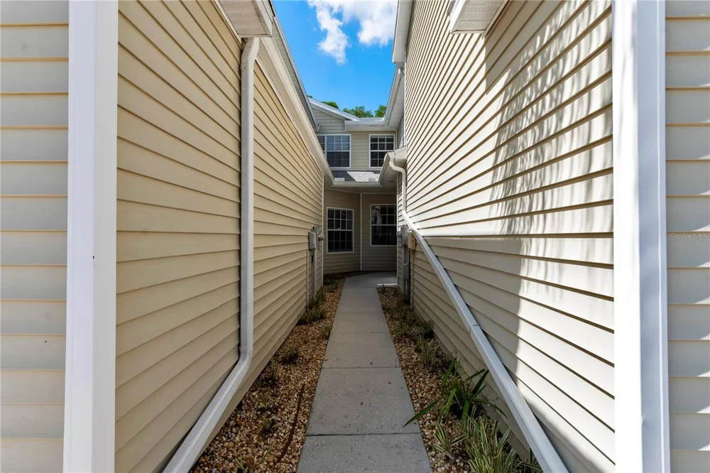 1715 HAMMOCKS AVENUE #1715 Lutz, FL 33549