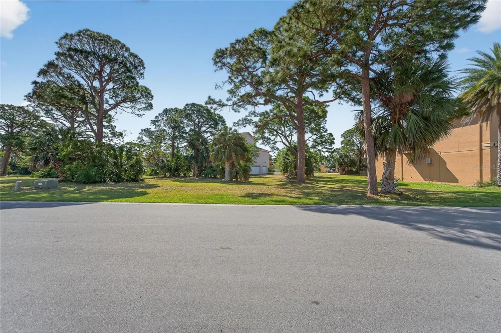 HARBOUR WATCH CIRCLE Tarpon Springs, FL 34689