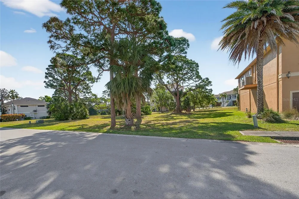 HARBOUR WATCH CIRCLE Tarpon Springs, FL 34689
