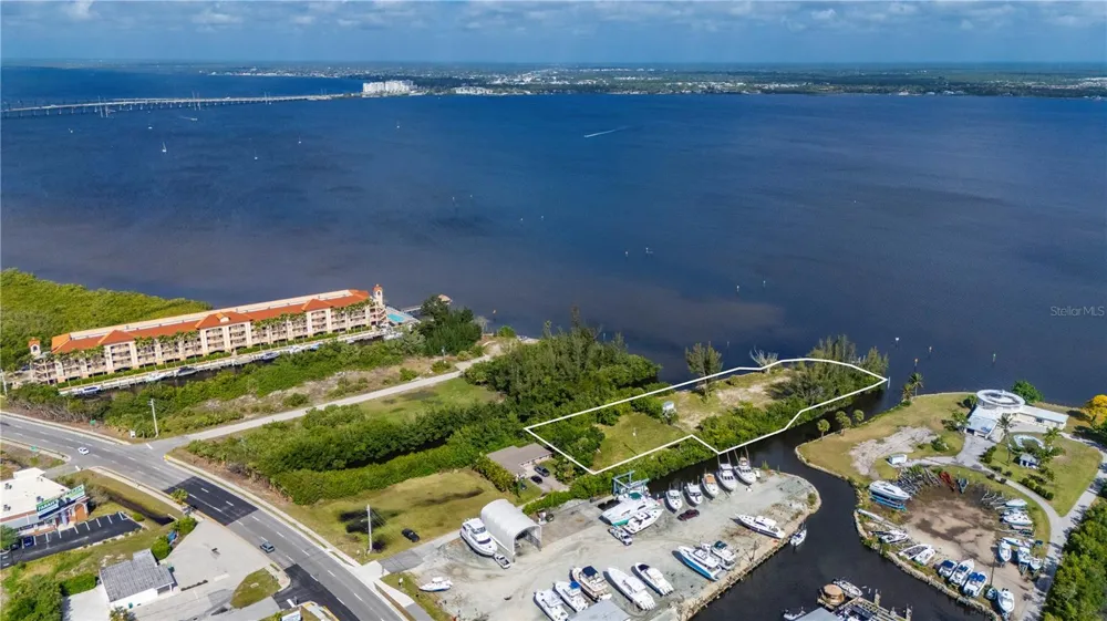 6141 ELLIOTT STREET Punta Gorda, FL 33950