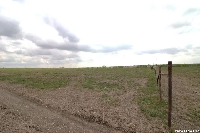 70 +/- ACRES IH 10 Seguin, TX 78155