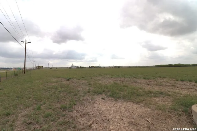 70 +/- ACRES IH 10 Seguin, TX 78155