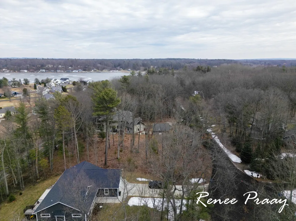 5439 Shawnee Road Pentwater Township, MI 49449