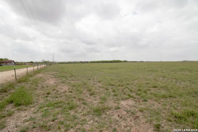 70 +/- ACRES IH 10 Seguin, TX 78155