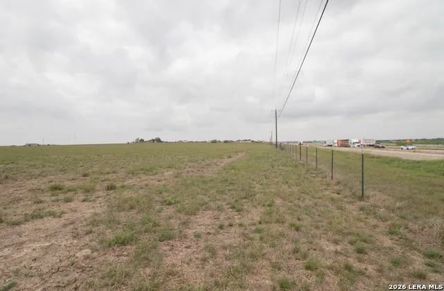 70 +/- ACRES IH 10 Seguin, TX 78155