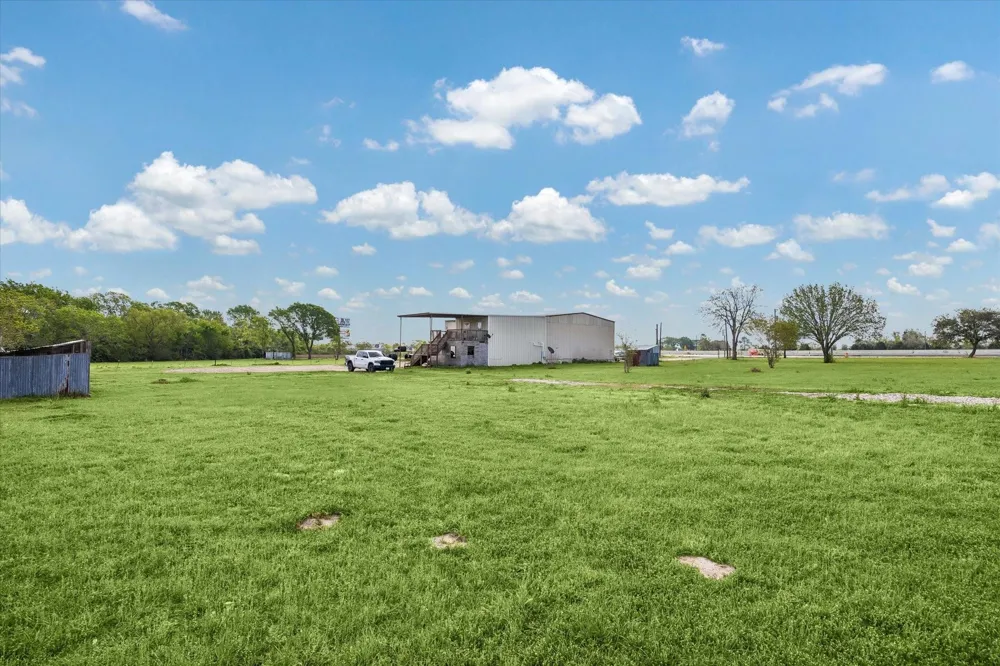 1021 Star Lane Alleyton, TX 78933
