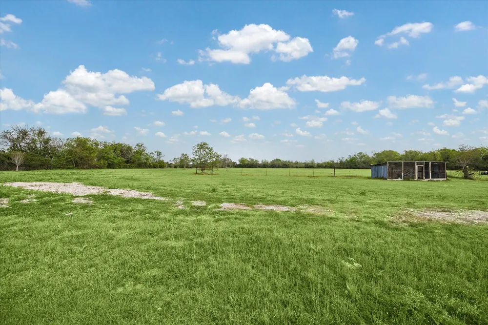 1021 Star Lane Alleyton, TX 78933