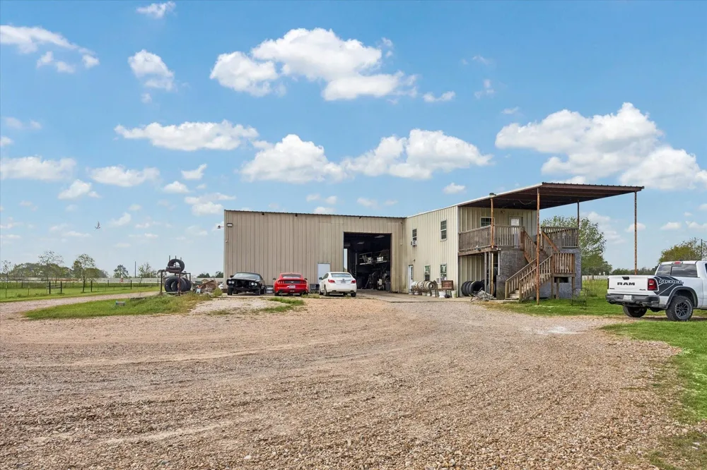 1021 Star Lane Alleyton, TX 78933
