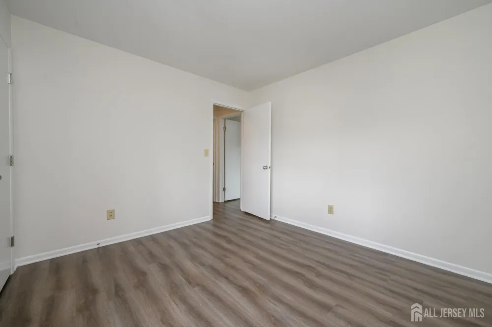 1002 Spruce Hills Drive Glen Gardner, NJ 08826