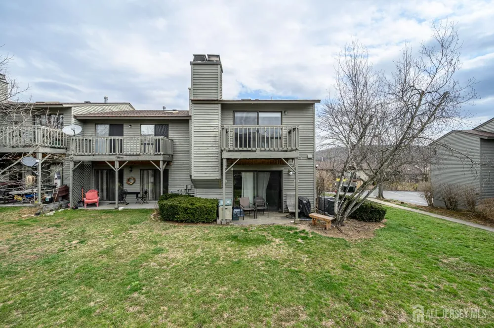1002 Spruce Hills Drive Glen Gardner, NJ 08826