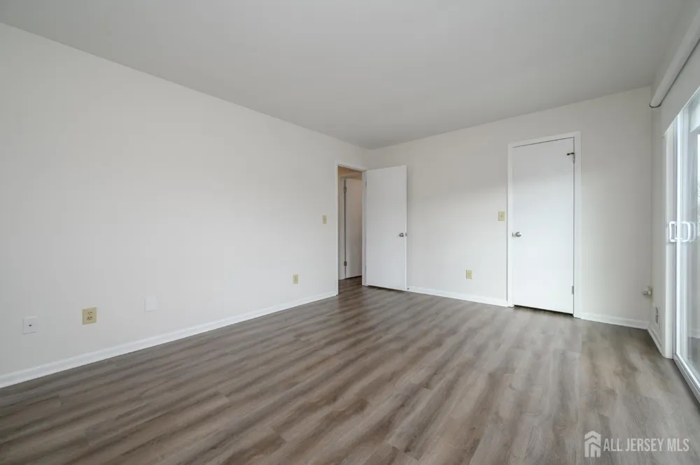 1002 Spruce Hills Drive Glen Gardner, NJ 08826