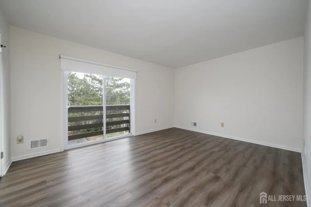 1002 Spruce Hills Drive Glen Gardner, NJ 08826
