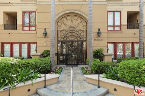 411 Oakhurst Drive #404