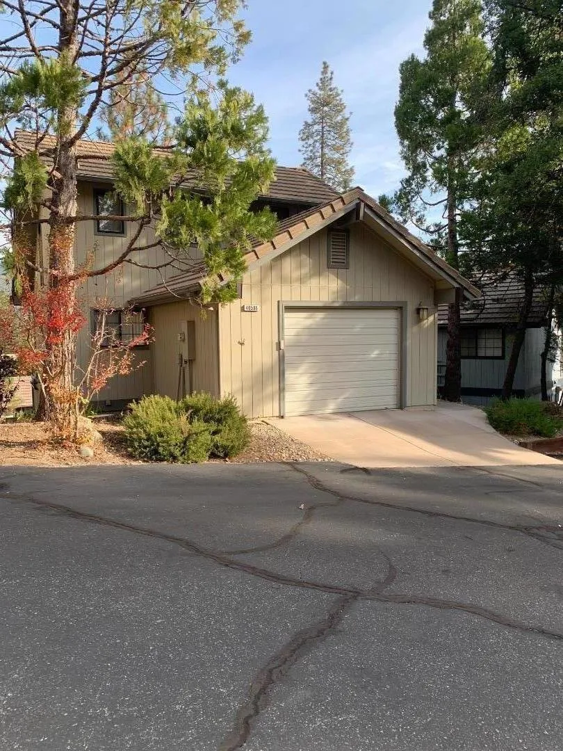 40586 Saddleback Road Bass Lake, CA 93604