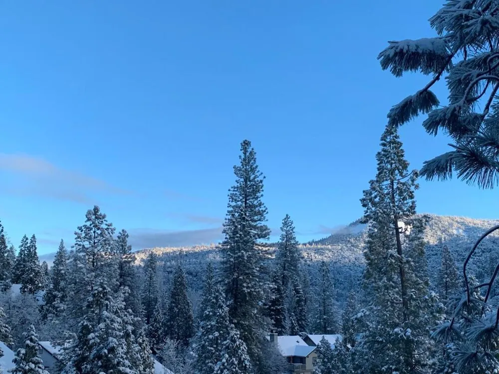 40586 Saddleback Road Bass Lake, CA 93604