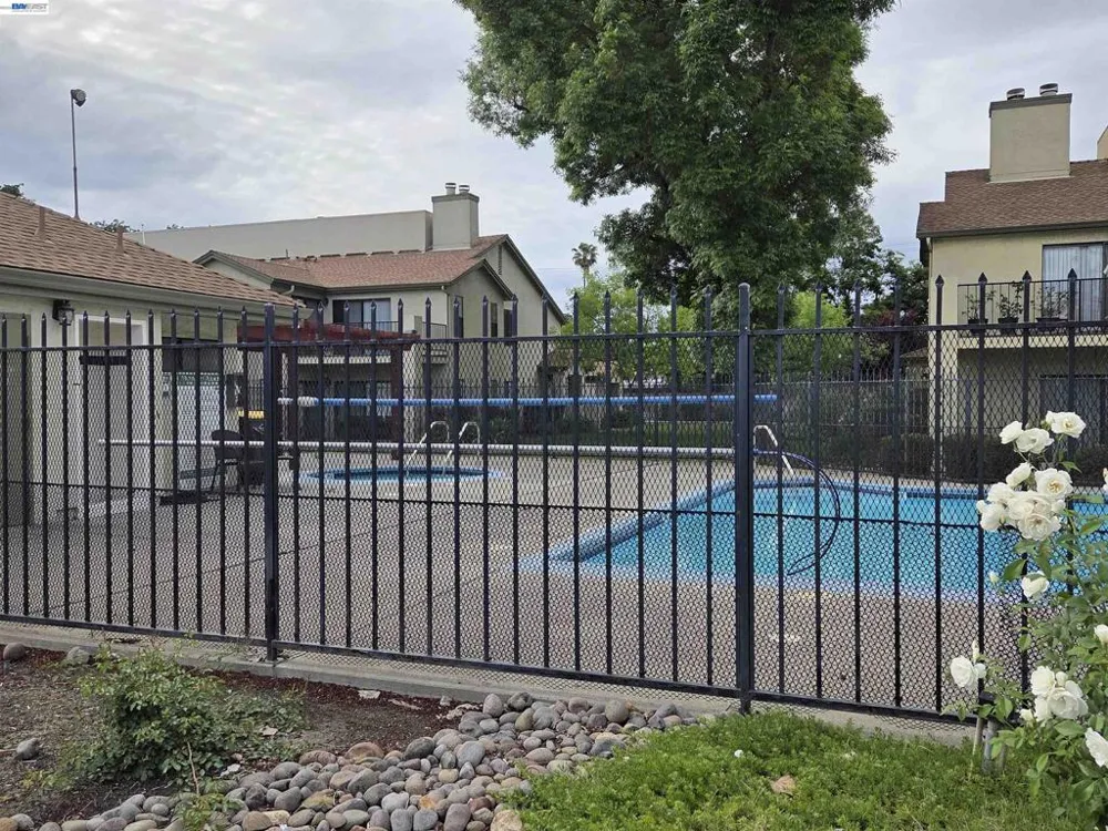 1609 W Swain Rd Stockton, CA 95207