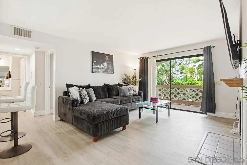 9418 Twin Trails Dr #102 San Diego, CA 92129