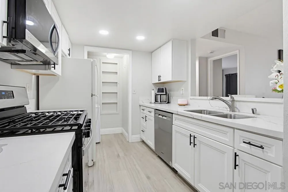 9418 Twin Trails Dr #102 San Diego, CA 92129