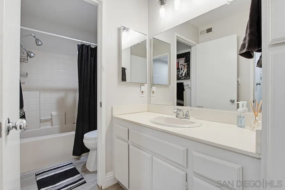 9418 Twin Trails Dr #102 San Diego, CA 92129