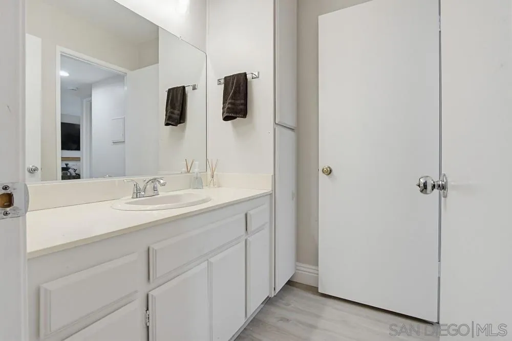 9418 Twin Trails Dr #102 San Diego, CA 92129