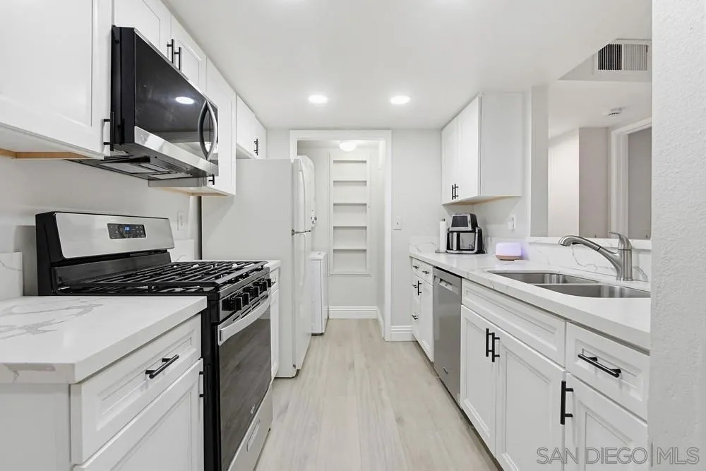 9418 Twin Trails Dr #102 San Diego, CA 92129