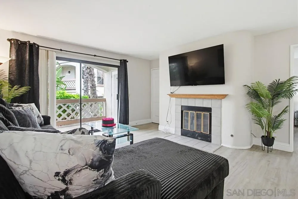 9418 Twin Trails Dr #102 San Diego, CA 92129