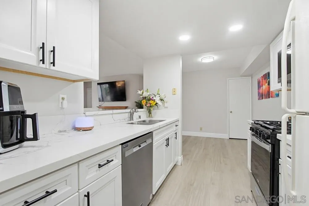 9418 Twin Trails Dr #102 San Diego, CA 92129