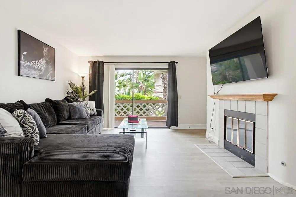 9418 Twin Trails Dr #102 San Diego, CA 92129