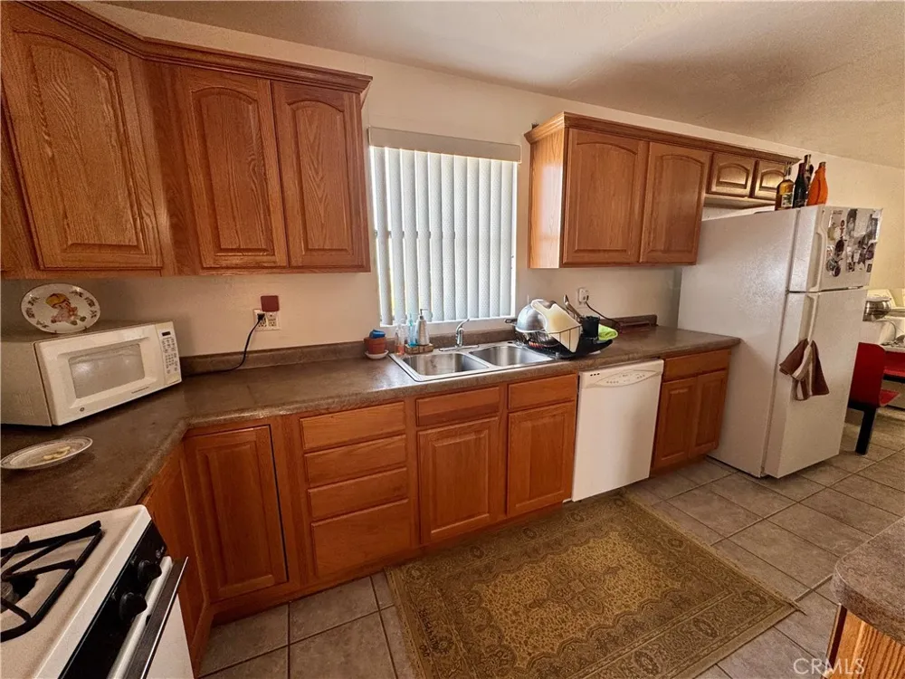 99 Zoe Lane Needles, CA 92363