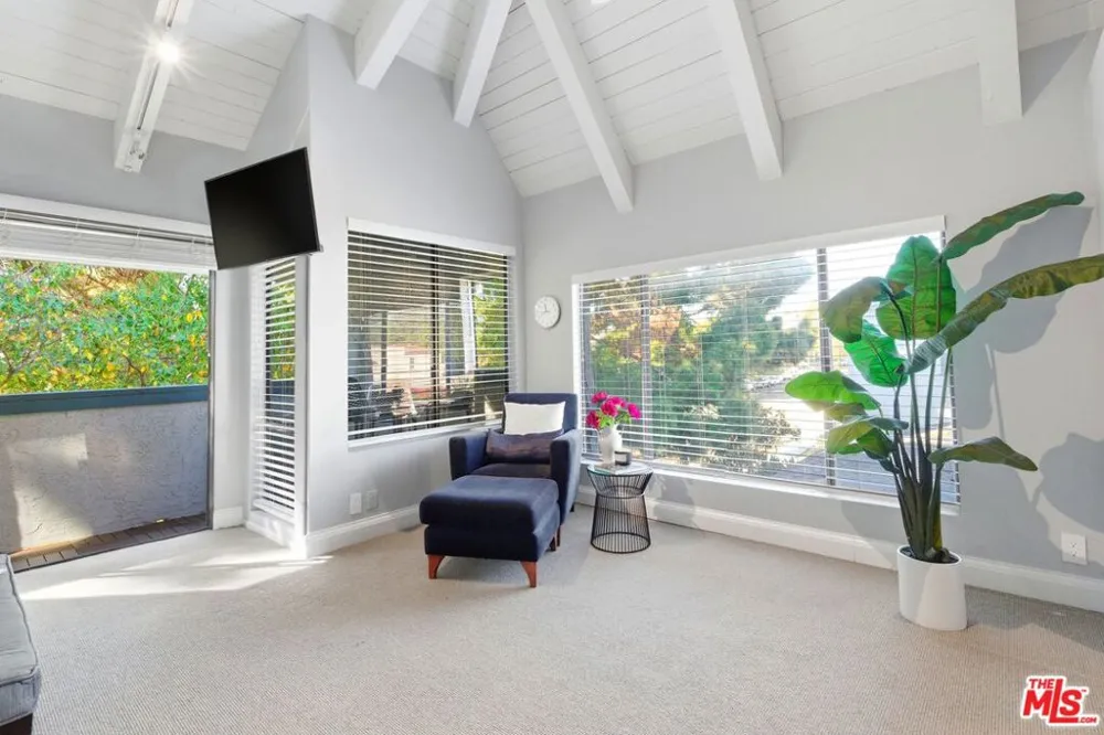 1013 16th Street #101 Santa Monica, CA 90403