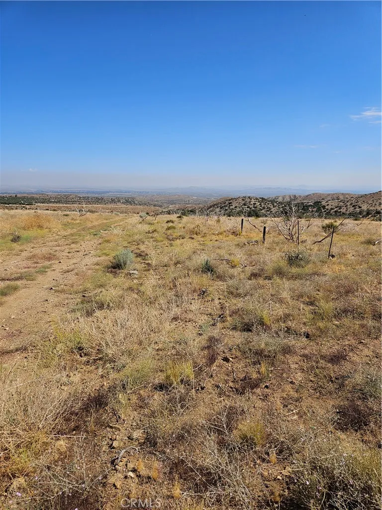 116 E Street East Juniper Hills, CA 93543