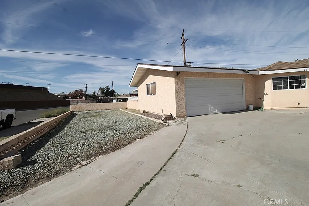 1105 Bigger Barstow, CA 92311