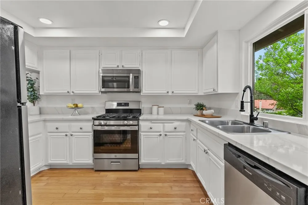 20038 Avenue Of The Oaks Newhall, CA 91321
