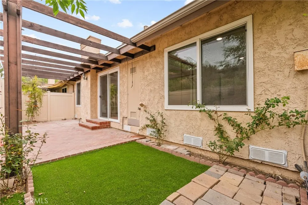 20038 Avenue Of The Oaks Newhall, CA 91321