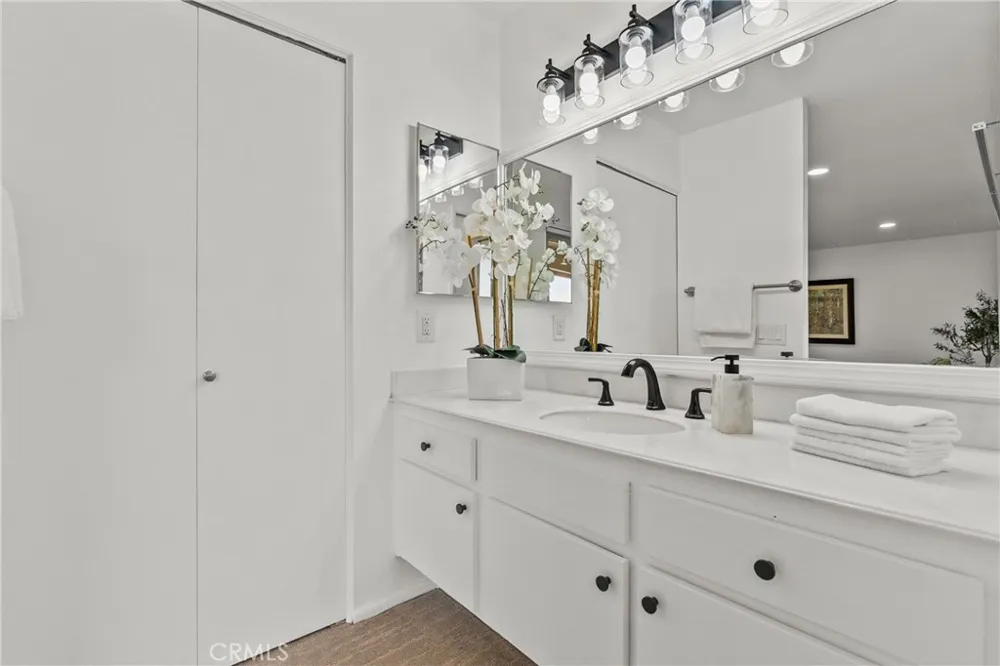 20038 Avenue Of The Oaks Newhall, CA 91321