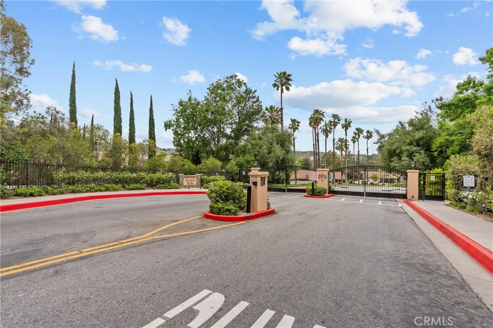 20038 Avenue Of The Oaks Newhall, CA 91321