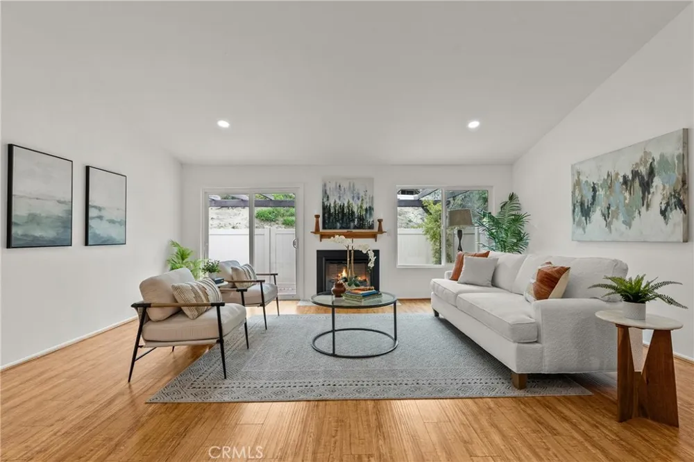 20038 Avenue Of The Oaks Newhall, CA 91321