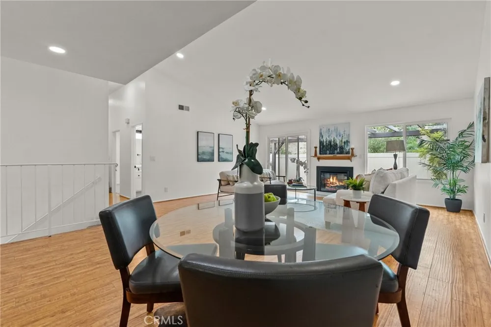 20038 Avenue Of The Oaks Newhall, CA 91321