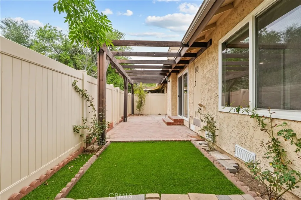 20038 Avenue Of The Oaks Newhall, CA 91321